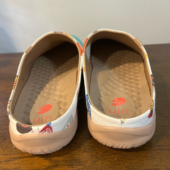 UIN Womens Happy Fish Shoe Sz 10.5 White Blue Orange Barefoot Slipper Mules Clog - Picture 8 of 11